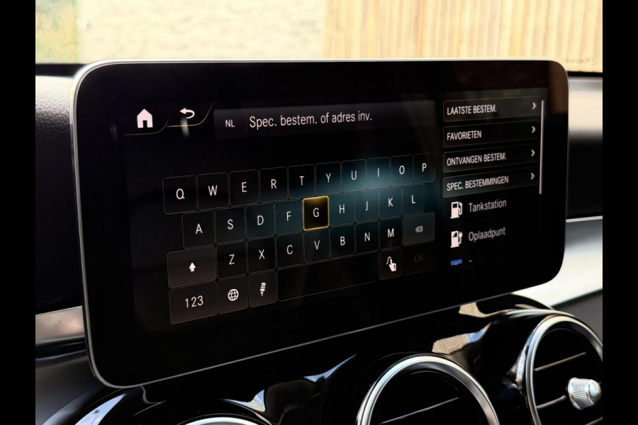 Mercedes-Benz GLC 300e 4MATIC Automaat | Vol leer | LED verlichting | Stoelverwarming | Elektrisch verstelbare stoelen | Blauw metallic | Climate