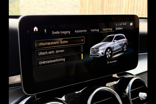 Mercedes-Benz GLC 300e 4MATIC Automaat | Vol leer | LED verlichting | Stoelverwarming | Elektrisch verstelbare stoelen | Blauw metallic | Climate