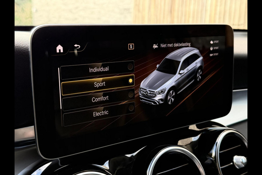 Mercedes-Benz GLC 300e 4MATIC Automaat | Vol leer | LED verlichting | Stoelverwarming | Elektrisch verstelbare stoelen | Blauw metallic | Climate