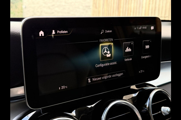 Mercedes-Benz GLC 300e 4MATIC Automaat | Vol leer | LED verlichting | Stoelverwarming | Elektrisch verstelbare stoelen | Blauw metallic | Climate