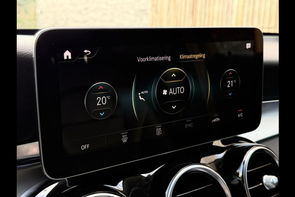 Mercedes-Benz GLC 300e 4MATIC Automaat | Vol leer | LED verlichting | Stoelverwarming | Elektrisch verstelbare stoelen | Blauw metallic | Climate
