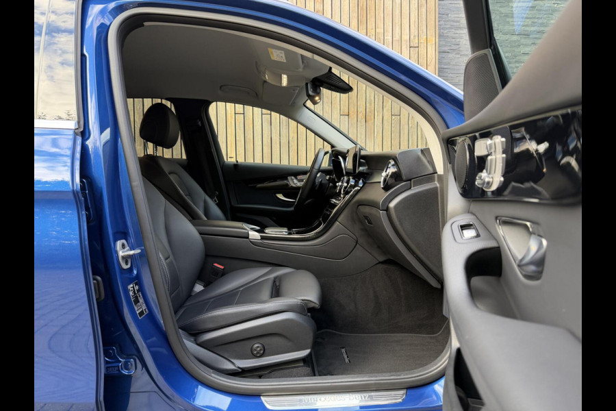 Mercedes-Benz GLC 300e 4MATIC Automaat | Vol leer | LED verlichting | Stoelverwarming | Elektrisch verstelbare stoelen | Blauw metallic | Climate