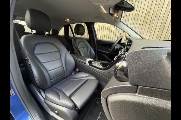 Mercedes-Benz GLC 300e 4MATIC Automaat | Vol leer | LED verlichting | Stoelverwarming | Elektrisch verstelbare stoelen | Blauw metallic | Climate