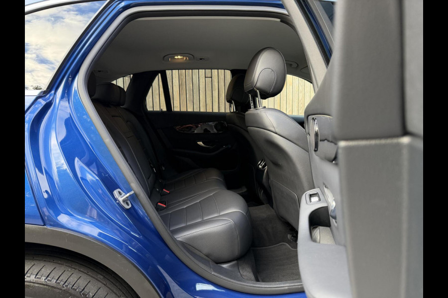 Mercedes-Benz GLC 300e 4MATIC Automaat | Vol leer | LED verlichting | Stoelverwarming | Elektrisch verstelbare stoelen | Blauw metallic | Climate