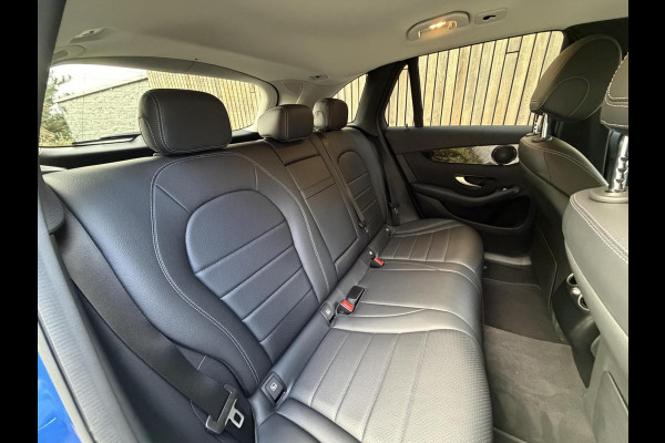 Mercedes-Benz GLC 300e 4MATIC Automaat | Vol leer | LED verlichting | Stoelverwarming | Elektrisch verstelbare stoelen | Blauw metallic | Climate
