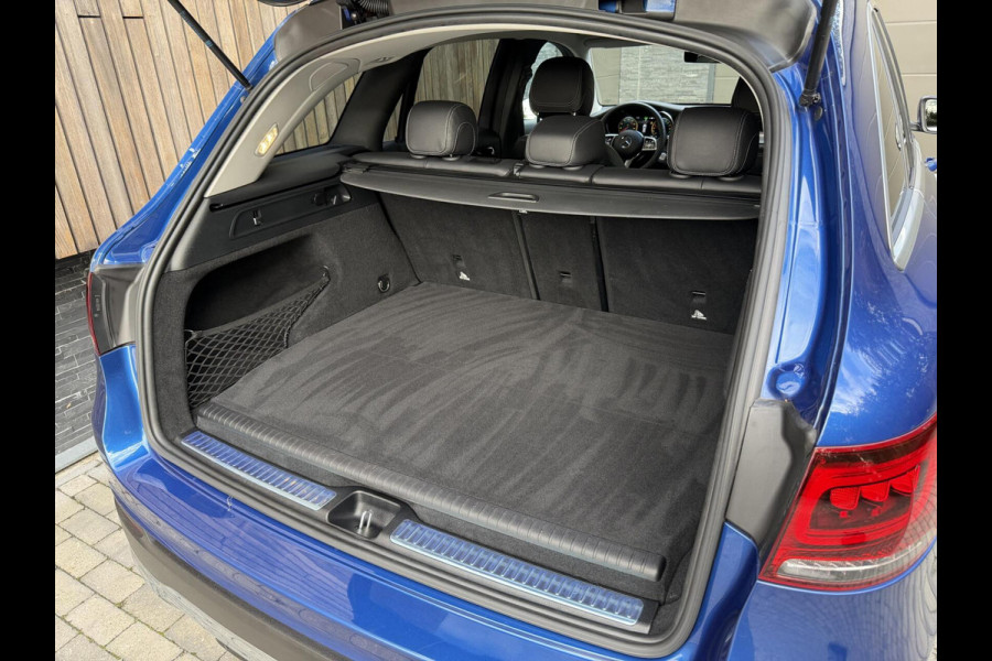 Mercedes-Benz GLC 300e 4MATIC Automaat | Vol leer | LED verlichting | Stoelverwarming | Elektrisch verstelbare stoelen | Blauw metallic | Climate