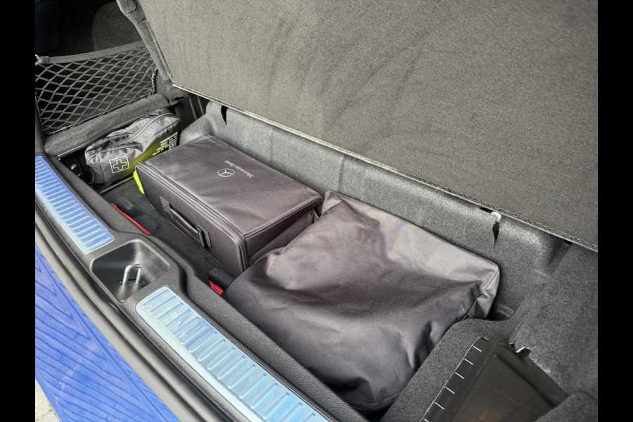 Mercedes-Benz GLC 300e 4MATIC Automaat | Vol leer | LED verlichting | Stoelverwarming | Elektrisch verstelbare stoelen | Blauw metallic | Climate