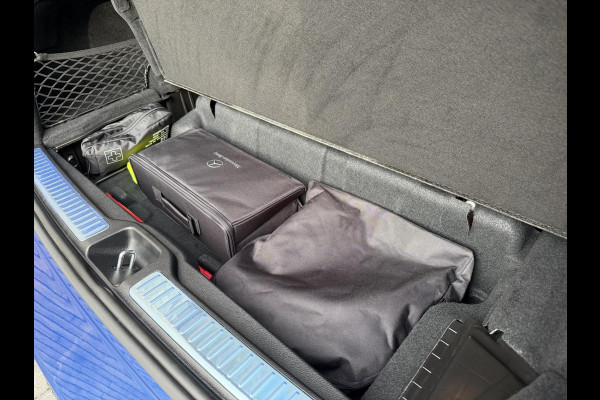 Mercedes-Benz GLC 300e 4MATIC Automaat | Vol leer | LED verlichting | Stoelverwarming | Elektrisch verstelbare stoelen | Blauw metallic | Climate