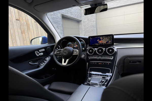 Mercedes-Benz GLC 300e 4MATIC Automaat | Vol leer | LED verlichting | Stoelverwarming | Elektrisch verstelbare stoelen | Blauw metallic | Climate