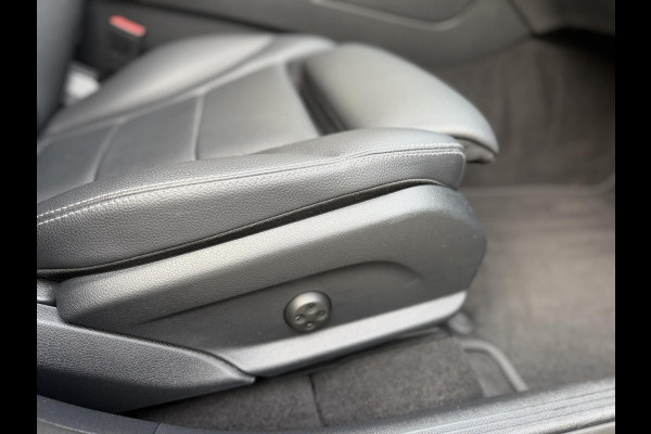 Mercedes-Benz GLC 300e 4MATIC Automaat | Vol leer | LED verlichting | Stoelverwarming | Elektrisch verstelbare stoelen | Blauw metallic | Climate