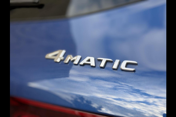 Mercedes-Benz GLC 300e 4MATIC Automaat | Vol leer | LED verlichting | Stoelverwarming | Elektrisch verstelbare stoelen | Blauw metallic | Climate