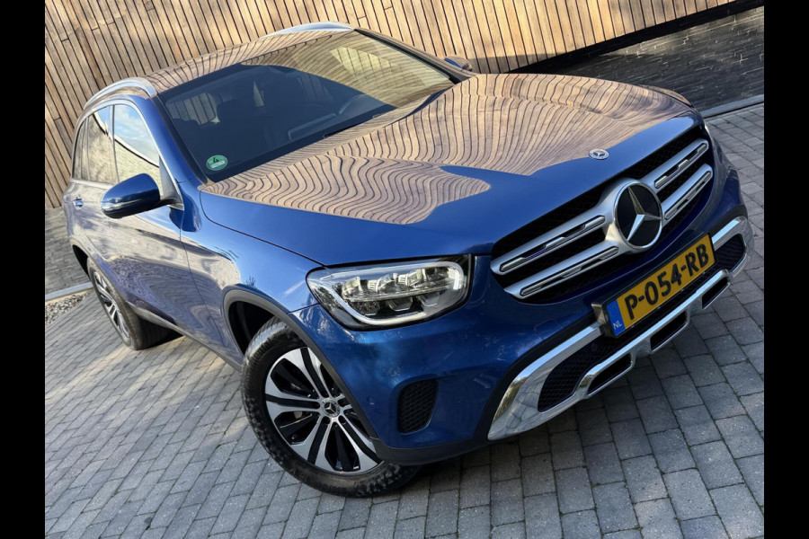 Mercedes-Benz GLC 300e 4MATIC Automaat | Vol leer | LED verlichting | Stoelverwarming | Elektrisch verstelbare stoelen | Blauw metallic | Climate