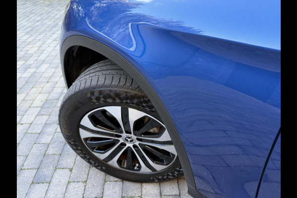 Mercedes-Benz GLC 300e 4MATIC Automaat | Vol leer | LED verlichting | Stoelverwarming | Elektrisch verstelbare stoelen | Blauw metallic | Climate