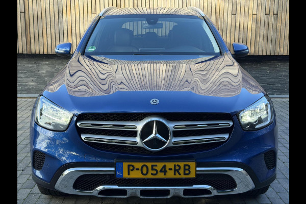 Mercedes-Benz GLC 300e 4MATIC Automaat | Vol leer | LED verlichting | Stoelverwarming | Elektrisch verstelbare stoelen | Blauw metallic | Climate