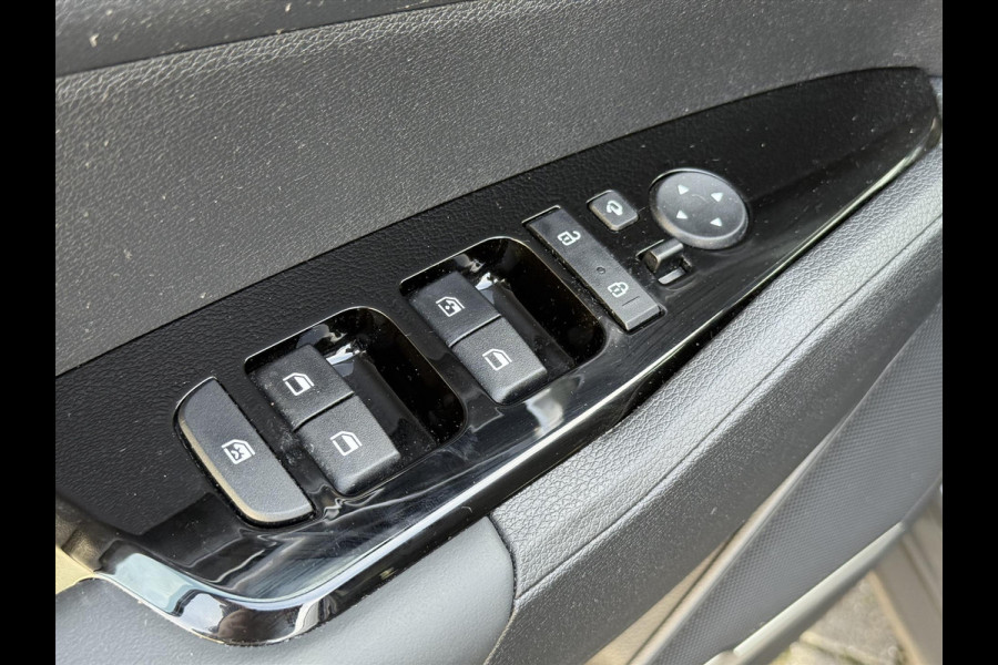 Kia Sportage 1.6 T-GDi HEV DynamicLine | Stoel + Stuurverwarming, Groot scherm, CarPlay, Keyless, 18inch, Parkeersensoren, December 2023 Kia Sportage 1.6 T-GDi HEV DynamicLine | Stoel + Stuurverwarming, Groot scherm, CarPlay, Keyless, 18inch, Parkeersensoren, December 2023