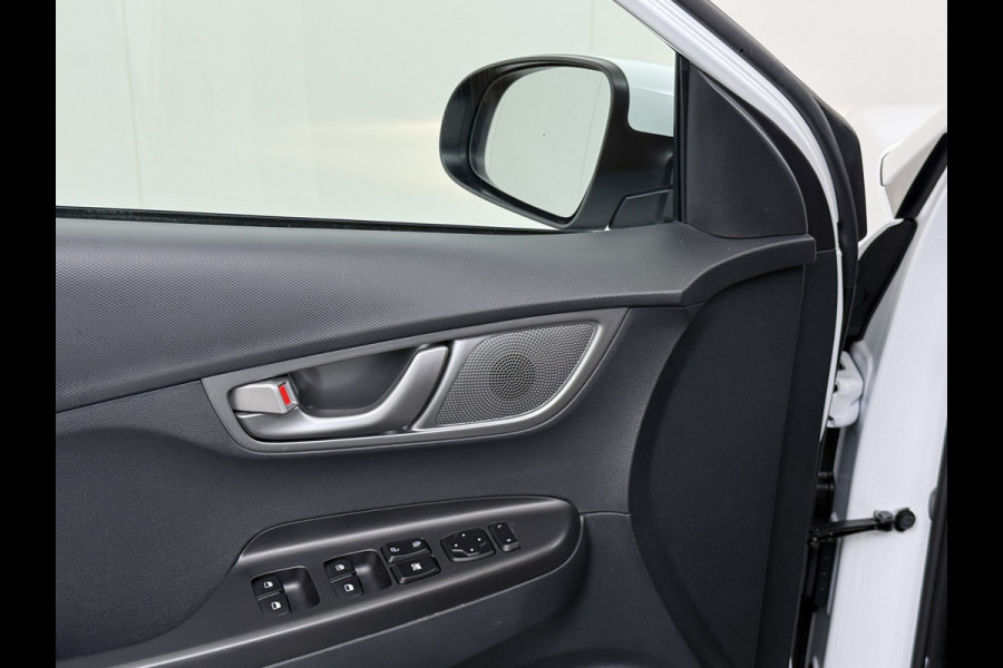 Hyundai Kona EV 64kWh Leer Warmtepomp Camera Adap. Cruise + stop&go Apple Carplay Android Comfort Ecc Pdc Navi* Isofix DAB Led Lmv 17" Lane Assist FCA Keyless 1e Eigenaar Origineel Nederlandse Auto