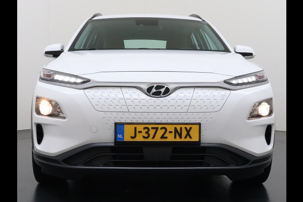 Hyundai Kona EV 64kWh Leer Warmtepomp Camera Adap. Cruise + stop&go Apple Carplay Android Comfort Ecc Pdc Navi* Isofix DAB Led Lmv 17" Lane Assist FCA Keyless 1e Eigenaar Origineel Nederlandse Auto