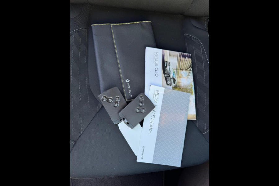 Renault Clio Estate 0.9 TCe Limited * Navigatie * Parkeersensoren * Cruise Control *