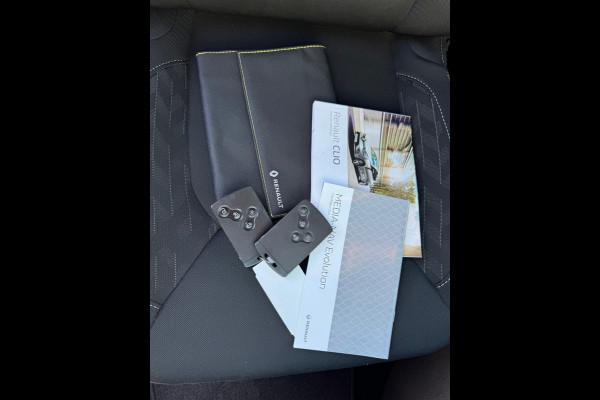 Renault Clio Estate 0.9 TCe Limited * Navigatie * Parkeersensoren * Cruise Control *