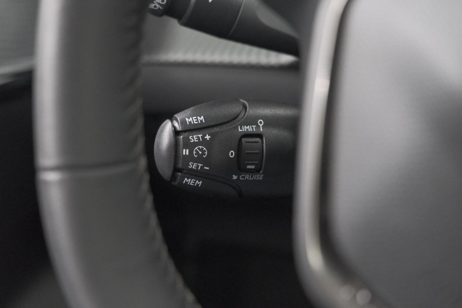 Peugeot 208 PureTech 100 Allure Pack | Camera | Stoelverwarming | Apple Carplay | Parkeersensoren