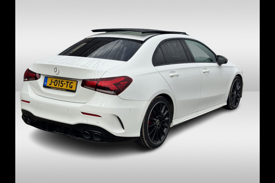 Mercedes-Benz A-Klasse 180 d Business Solution AMG / A35 AMG Look / Panoramadak / Camera / 19'' / Leder&Alcanatara / Nightpakket / Cruise Control
