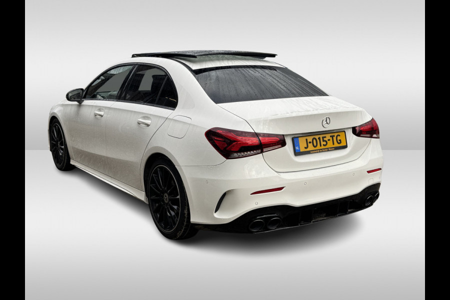 Mercedes-Benz A-Klasse 180 d Business Solution AMG / A35 AMG Look / Panoramadak / Camera / 19'' / Leder&Alcanatara / Nightpakket / Cruise Control