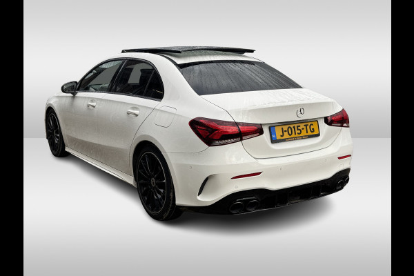 Mercedes-Benz A-Klasse 180 d Business Solution AMG / A35 AMG Look / Panoramadak / Camera / 19'' / Leder&Alcanatara / Nightpakket / Cruise Control