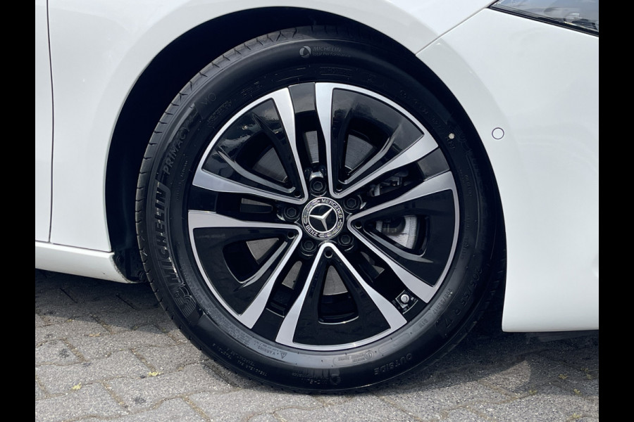 Mercedes-Benz A-Klasse 180 Luxury Line | Facelift | Pano | Ambiente | Camera | CarPlay | LED | Keyless | DAB+