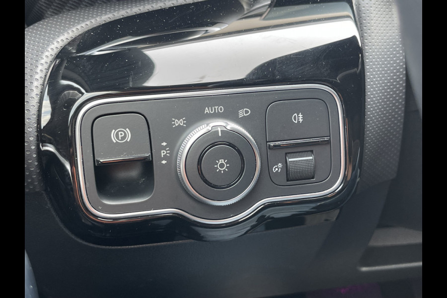 Mercedes-Benz A-Klasse 180 Luxury Line | Facelift | Pano | Ambiente | Camera | CarPlay | LED | Keyless | DAB+