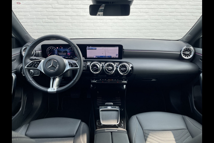 Mercedes-Benz A-Klasse 180 Luxury Line | Facelift | Pano | Ambiente | Camera | CarPlay | LED | Keyless | DAB+