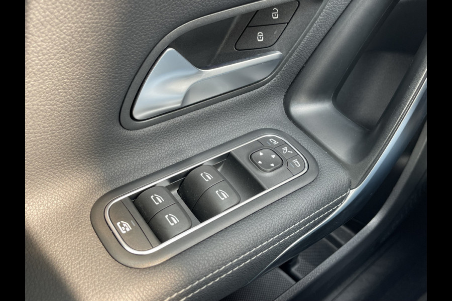 Mercedes-Benz A-Klasse 180 Luxury Line | Facelift | Pano | Ambiente | Camera | CarPlay | LED | Keyless | DAB+