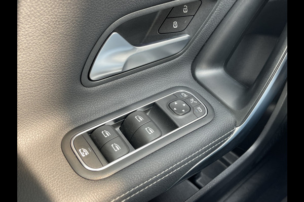 Mercedes-Benz A-Klasse 180 Luxury Line | Facelift | Pano | Ambiente | Camera | CarPlay | LED | Keyless | DAB+