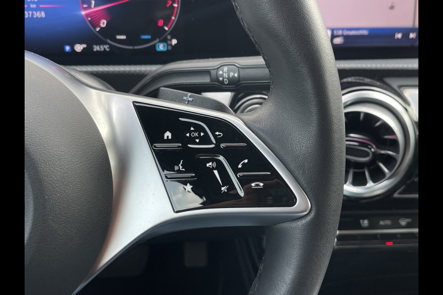 Mercedes-Benz A-Klasse 180 Luxury Line | Facelift | Pano | Ambiente | Camera | CarPlay | LED | Keyless | DAB+