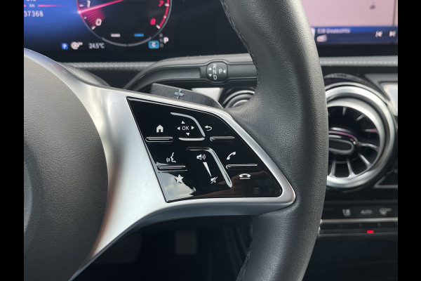 Mercedes-Benz A-Klasse 180 Luxury Line | Facelift | Pano | Ambiente | Camera | CarPlay | LED | Keyless | DAB+
