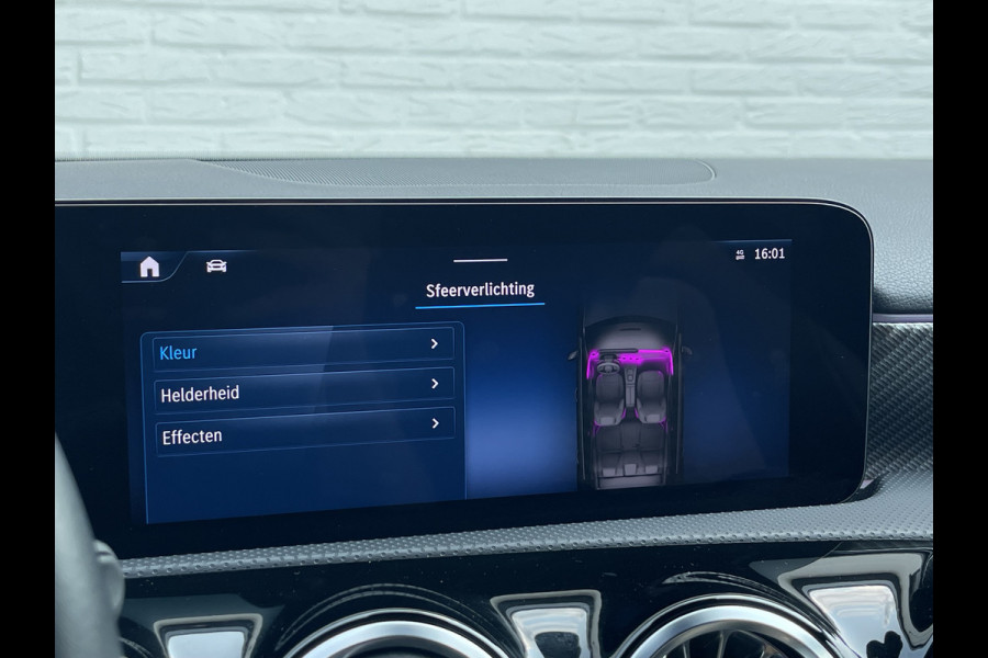 Mercedes-Benz A-Klasse 180 Luxury Line | Facelift | Pano | Ambiente | Camera | CarPlay | LED | Keyless | DAB+
