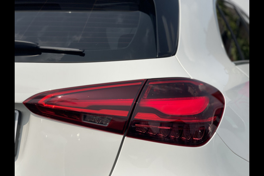 Mercedes-Benz A-Klasse 180 Luxury Line | Facelift | Pano | Ambiente | Camera | CarPlay | LED | Keyless | DAB+