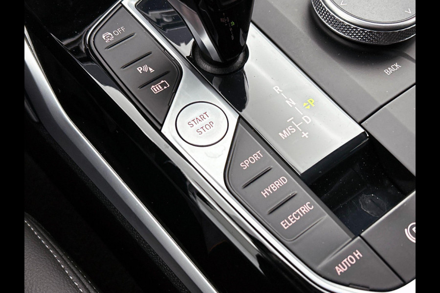BMW 3 Serie Touring 330e High Executive M SPORT | SHADOW-LINE  | CARPLAY | AD-CRUISE | TREKHAAK BMW 3 Serie Touring 330e High Executive M SPORT | SHADOW-LINE  | CARPLAY | AD-CRUISE | TREKHAAK