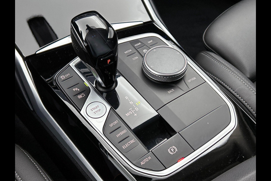 BMW 3 Serie Touring 330e High Executive M SPORT | SHADOW-LINE  | CARPLAY | AD-CRUISE | TREKHAAK BMW 3 Serie Touring 330e High Executive M SPORT | SHADOW-LINE  | CARPLAY | AD-CRUISE | TREKHAAK