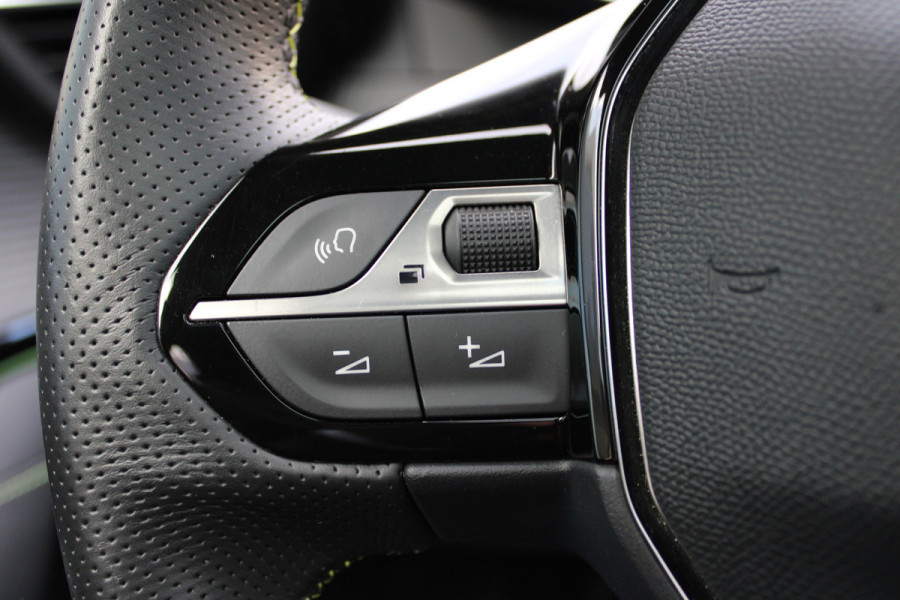 Peugeot e-208 EV GT Pack 50 kWh | Panoramadak | Navigatie | Stoelverwarming Actieweken 1 t/m 15 november!