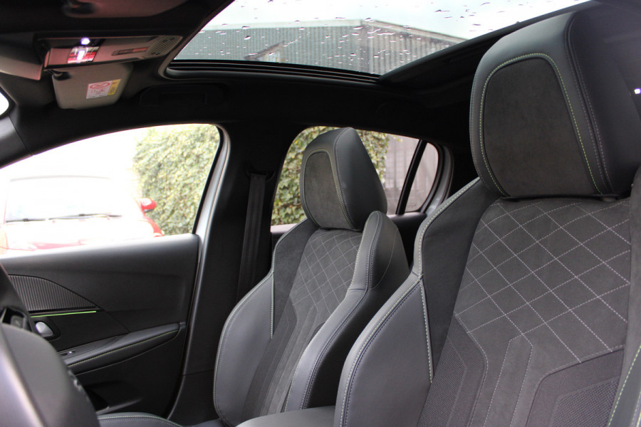 Peugeot e-208 EV GT Pack 50 kWh | Panoramadak | Navigatie | Stoelverwarming Actieweken 1 t/m 15 november!