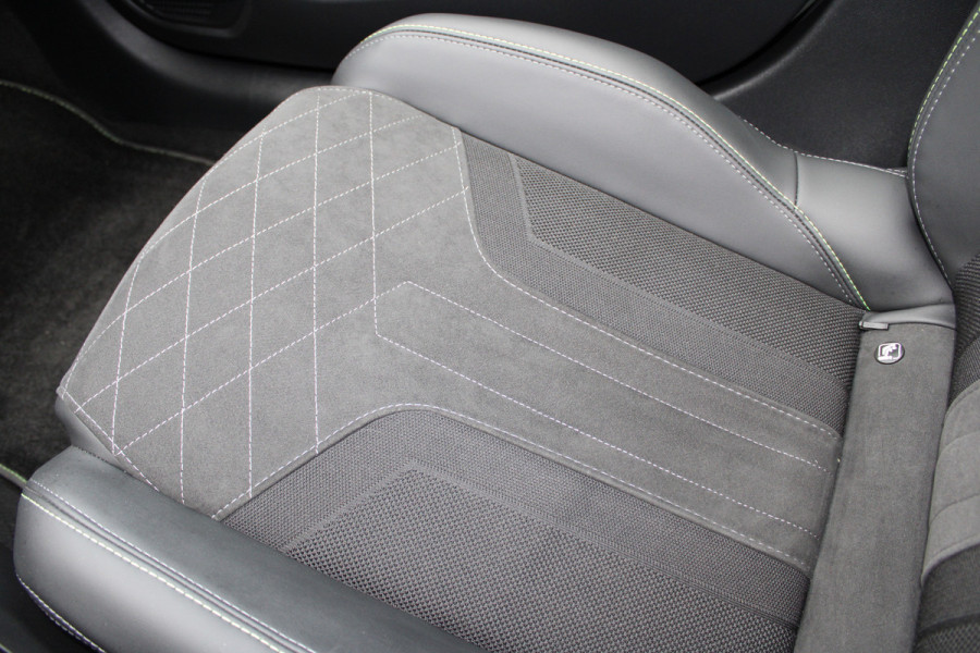 Peugeot e-208 EV GT Pack 50 kWh | Panoramadak | Navigatie | Stoelverwarming Actieweken 1 t/m 15 november!