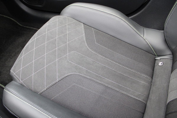 Peugeot e-208 EV GT Pack 50 kWh | Panoramadak | Navigatie | Stoelverwarming Actieweken 1 t/m 15 november!