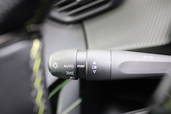 Peugeot e-208 EV GT Pack 50 kWh | Panoramadak | Navigatie | Stoelverwarming Actieweken 1 t/m 15 november!