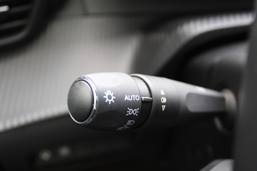 Peugeot e-208 EV GT Pack 50 kWh | Panoramadak | Navigatie | Stoelverwarming Actieweken 1 t/m 15 november!