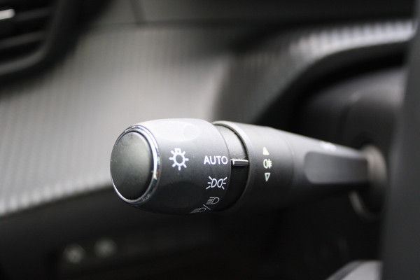 Peugeot e-208 EV GT Pack 50 kWh | Panoramadak | Navigatie | Stoelverwarming Actieweken 1 t/m 15 november!
