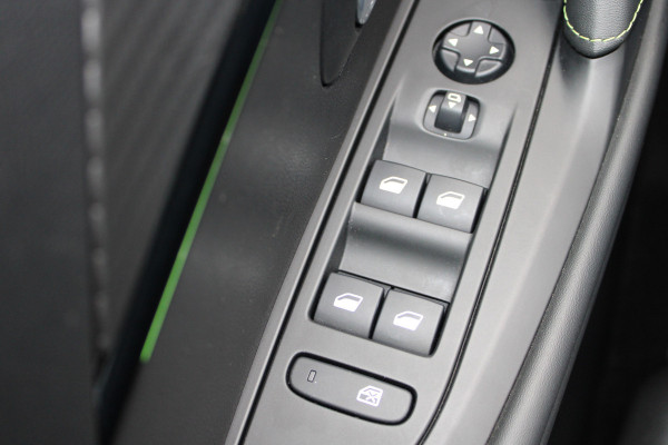 Peugeot e-208 EV GT Pack 50 kWh | Panoramadak | Navigatie | Stoelverwarming Actieweken 1 t/m 15 november!