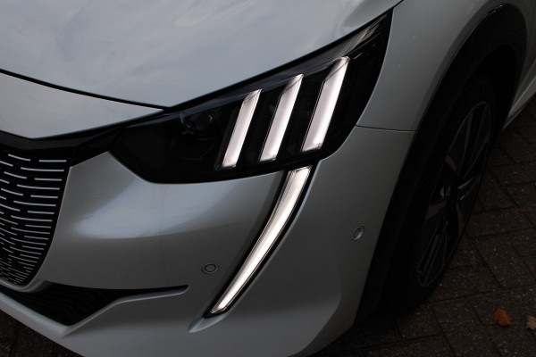 Peugeot e-208 EV GT Pack 50 kWh | Panoramadak | Navigatie | Stoelverwarming Actieweken 1 t/m 15 november!