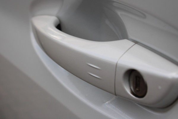 Peugeot e-208 EV GT Pack 50 kWh | Panoramadak | Navigatie | Stoelverwarming Actieweken 1 t/m 15 november!