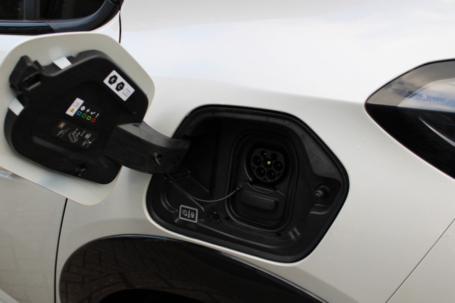 Peugeot e-208 EV GT Pack 50 kWh | Panoramadak | Navigatie | Stoelverwarming Actieweken 1 t/m 15 november!