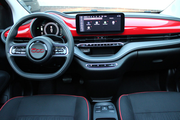 Fiat 500 RED 42 kWh | Navigatie | Winterpack | Red edition Actieweken 1 t/m 15 november!